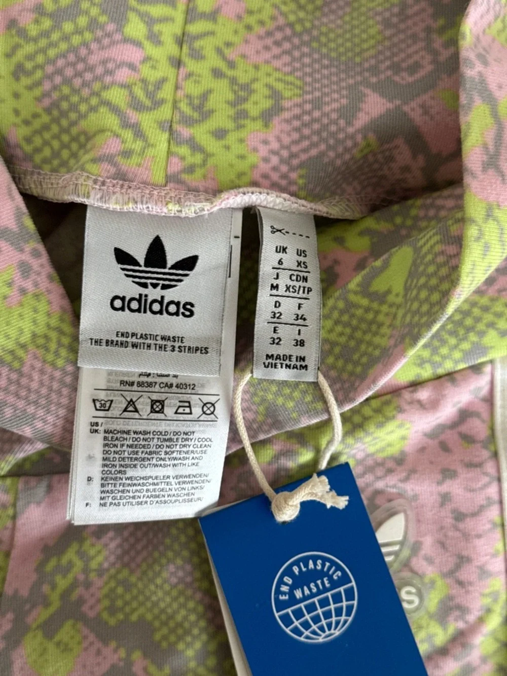 Adidas Women’s Pink & Green snake print High-Waist biker Shorts size XS
